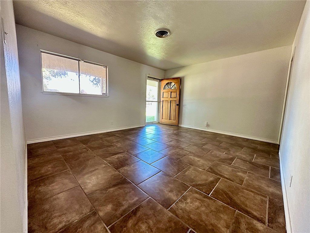 1701 Santa Maria St Kingsville, TX 78363 - Thumbnail 4