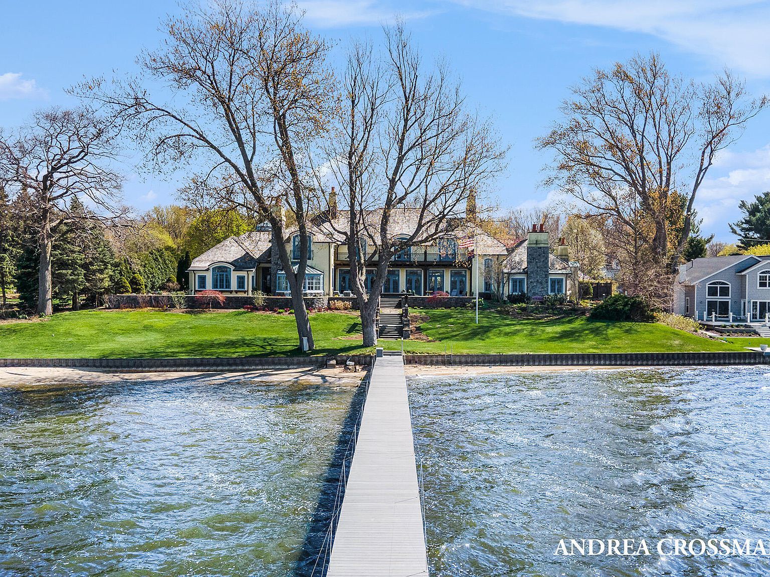 1933 S Shore Dr Holland, MI 49423 - Thumbnail 4