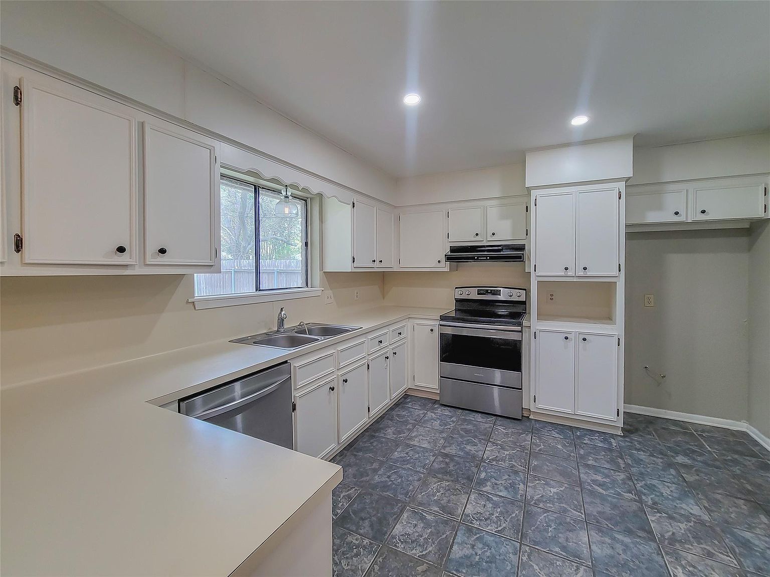 214 Williamsburg Ave Victoria, TX 77904 - Thumbnail 4