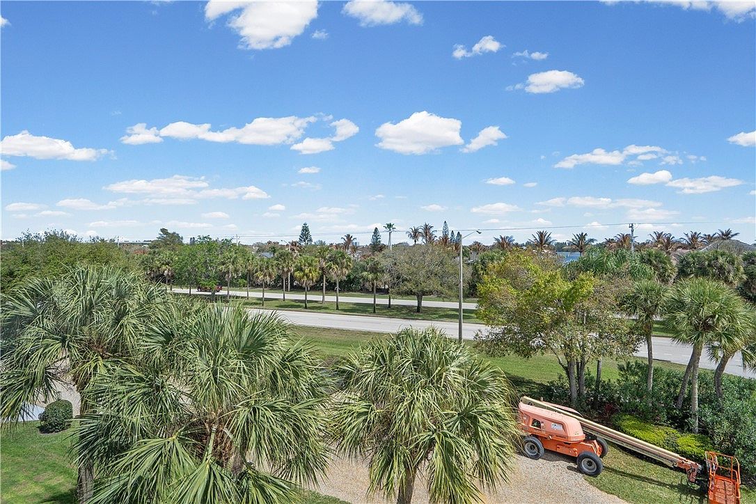 2333 Indian River Blvd APT 401 Vero Beach, FL 32960 - Thumbnail 4
