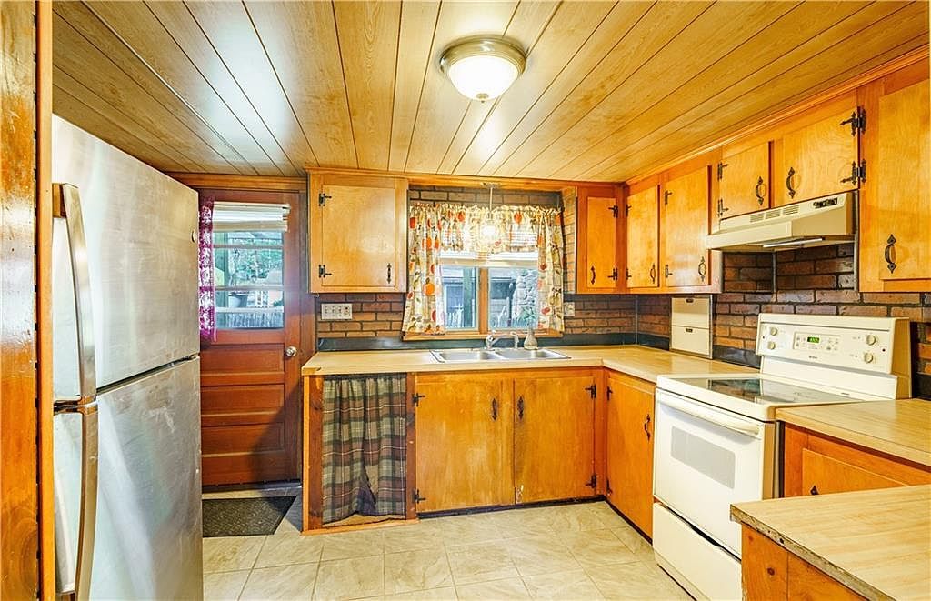 46 Robinwood Dr Scituate, RI 02831 - Thumbnail 4