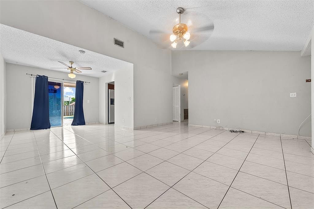 2803 NW 108th Ter Fort Lauderdale, FL 33322 - Thumbnail 4