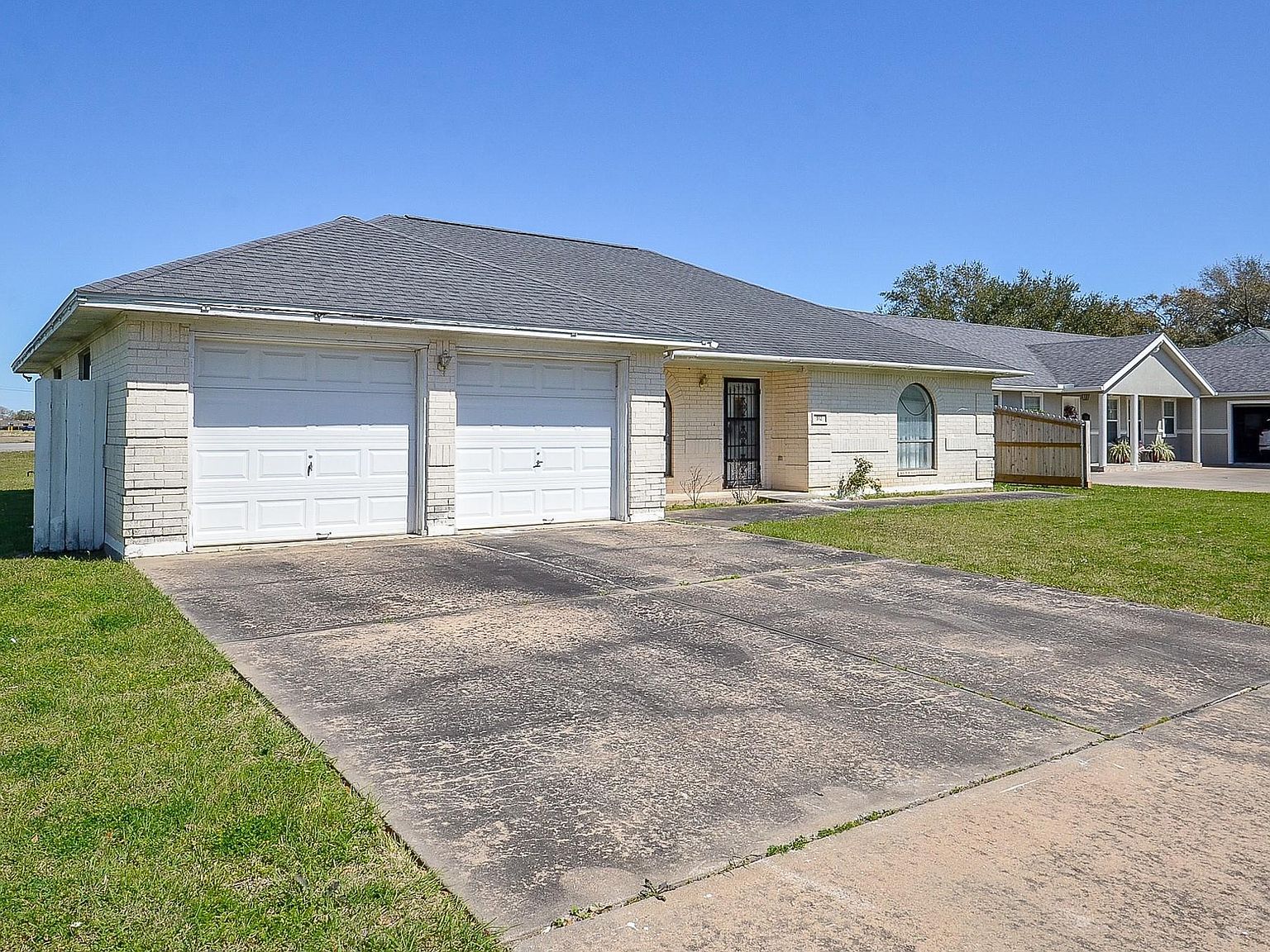 512 Town And Country Dr El Campo, TX 77437 - Thumbnail 4