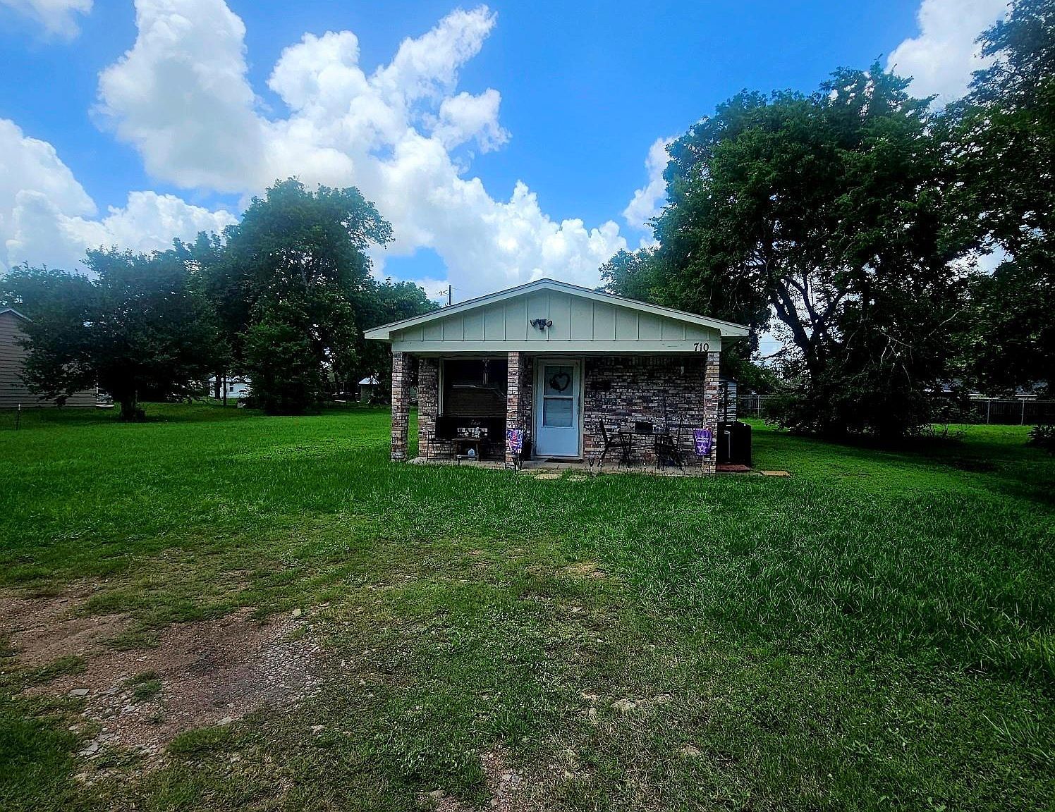 710 College St El Campo, TX 77437 - Thumbnail 4