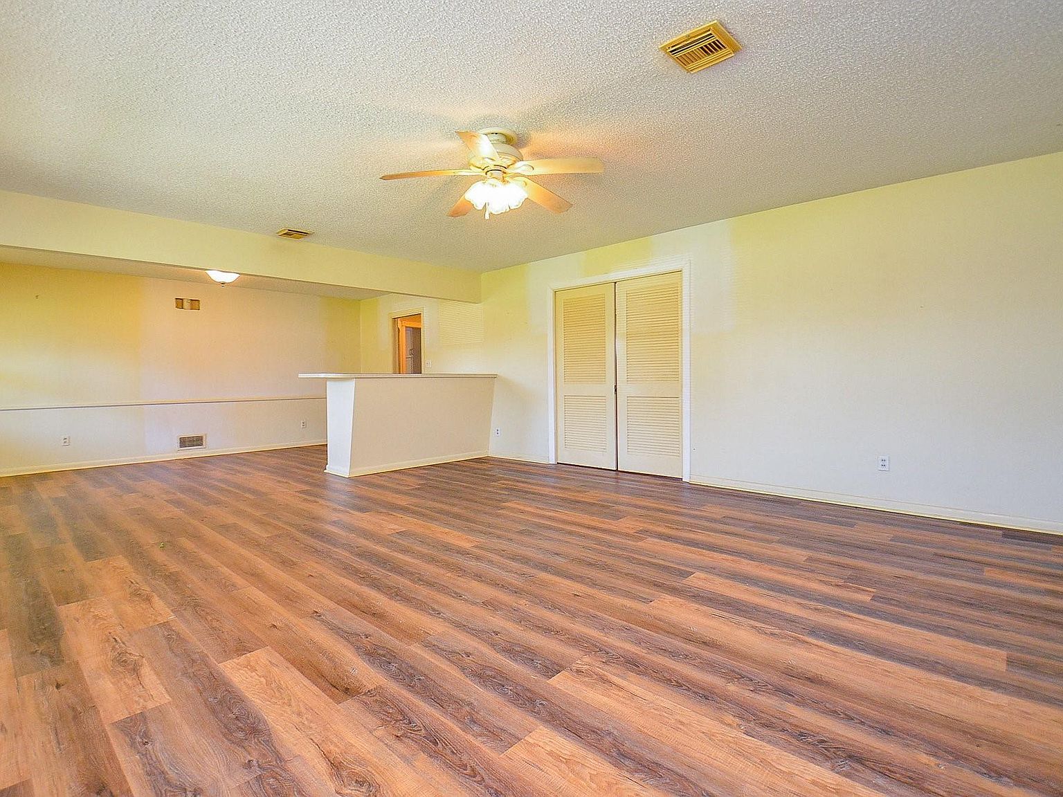 1327 Hodges Ln Wharton, TX 77488 - Thumbnail 4