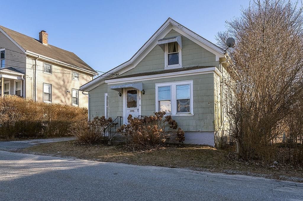 39 Hilton St Tiverton, RI 02878 - Thumbnail 4