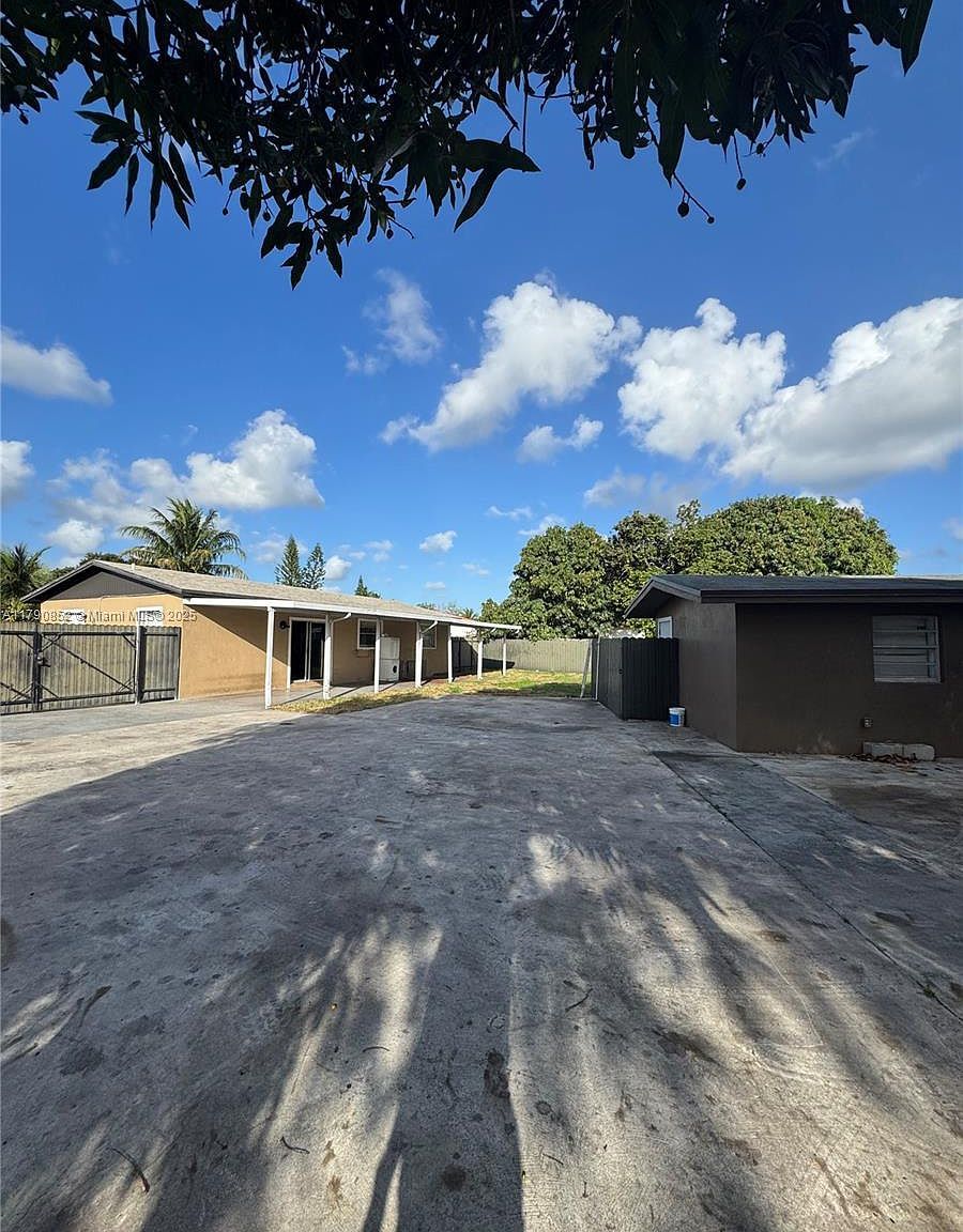 5020 NW 170th St Opa Locka, FL 33055 - Thumbnail 4