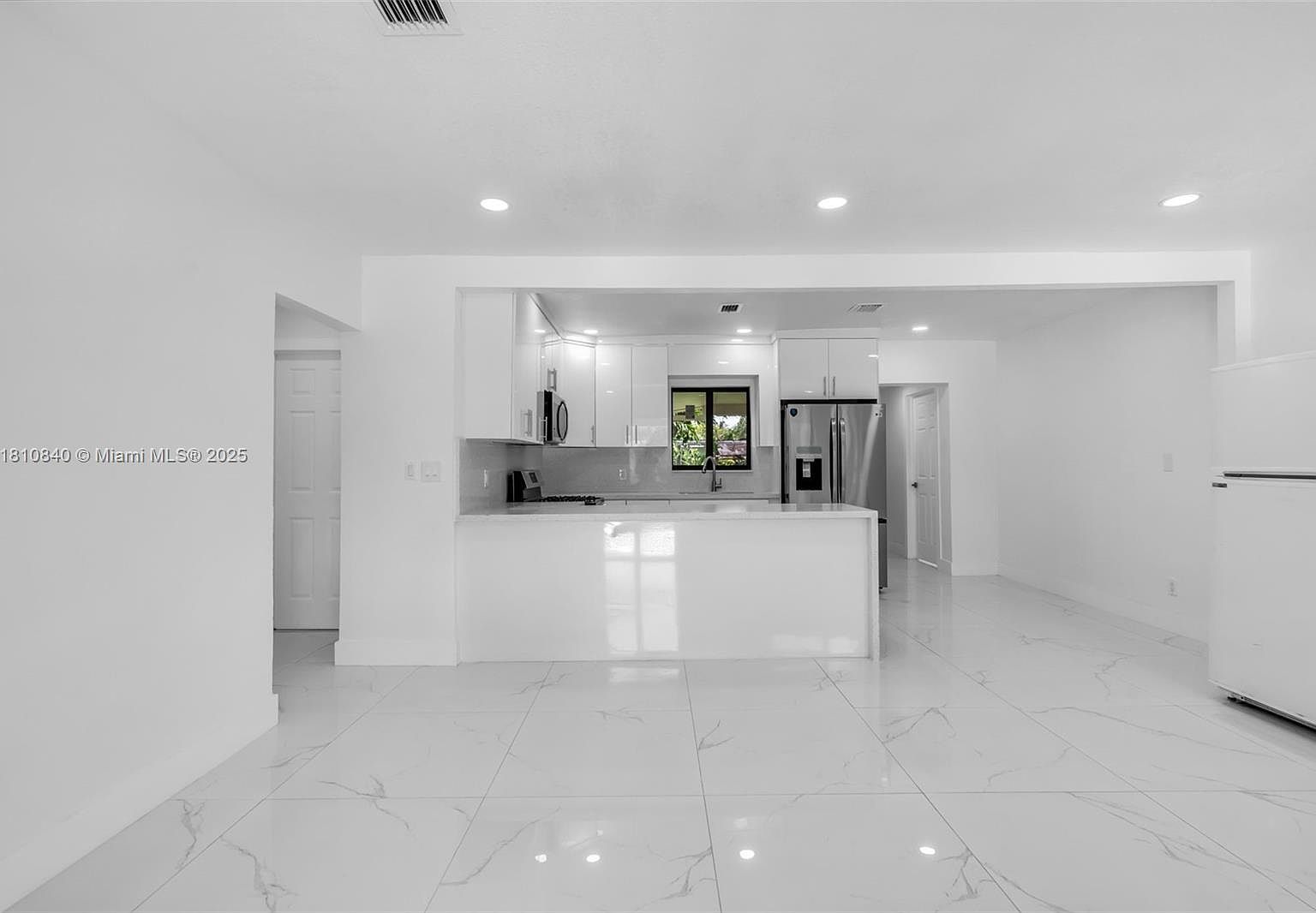 1010 NE 140th St North Miami, FL 33161 - Thumbnail 4