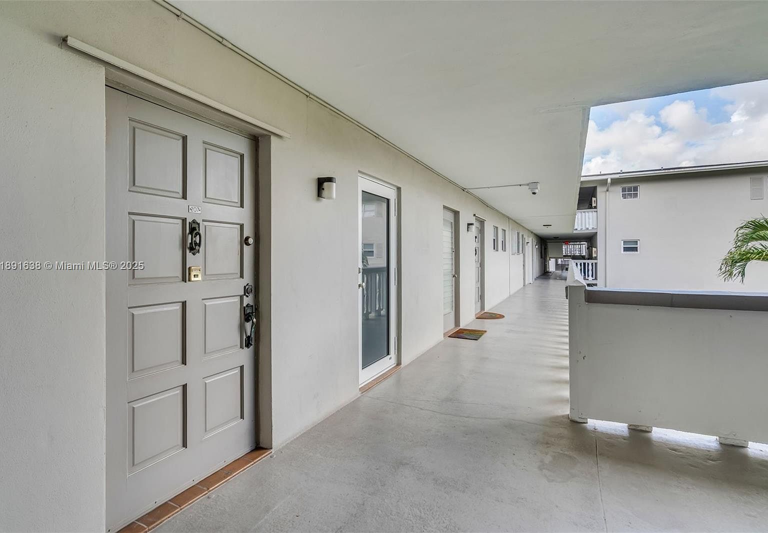 1000 Hillcrest Ct APT 207 Hollywood, FL 33021 - Thumbnail 4