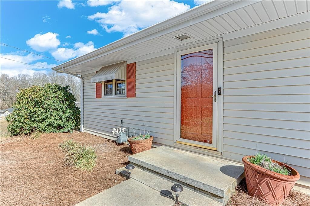 150 Clarks Bridge Rd Gainesville, GA 30501 - Thumbnail 4