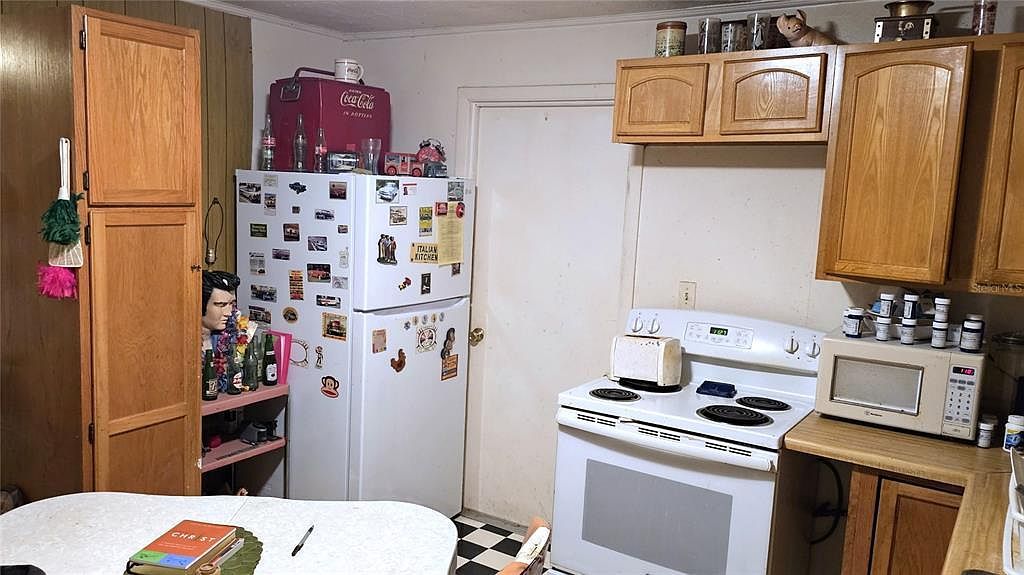 372 W Collins St Umatilla, FL 32784 - Thumbnail 4