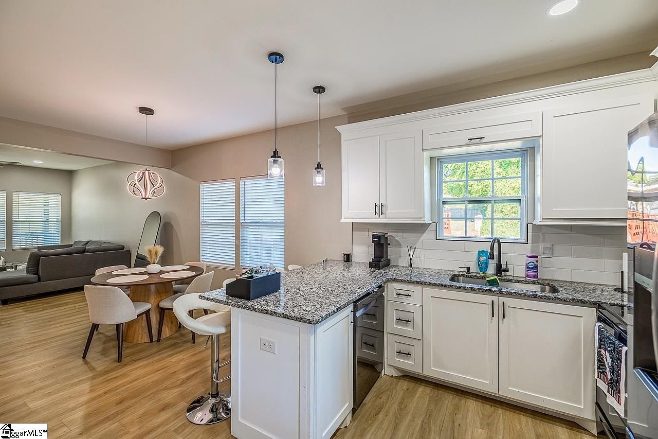 18 Blackwood St Greenville, SC 29611 - Thumbnail 4