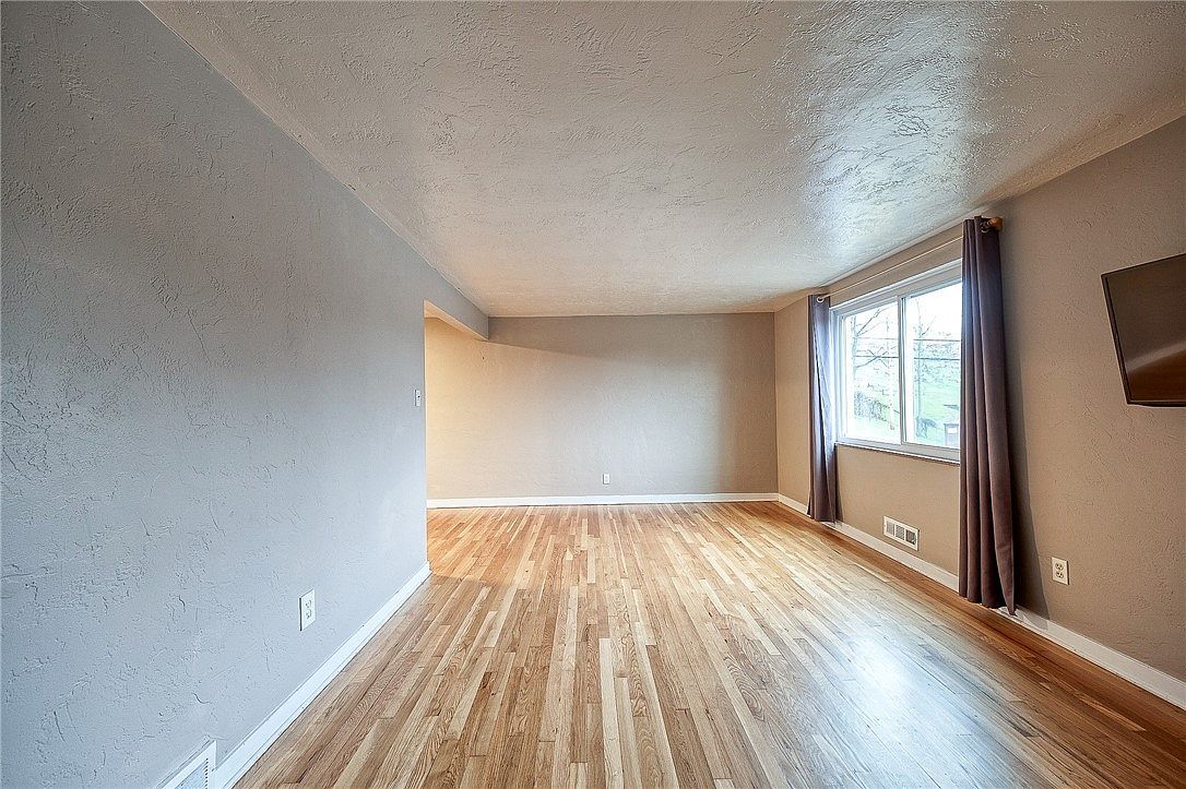 2106 Lappe Ln Pittsburgh, PA 15212 - Thumbnail 4