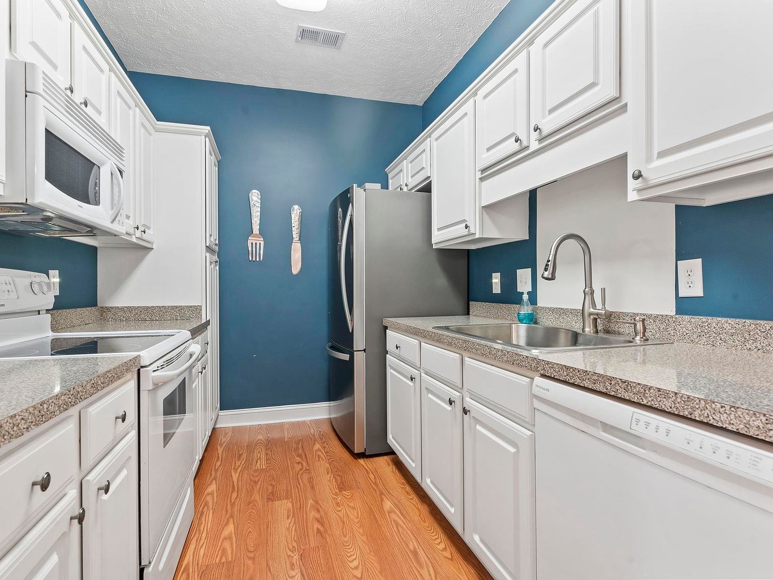 101 Fountain Pointe Ln UNIT 302 Myrtle Beach, SC 29579 - Thumbnail 4