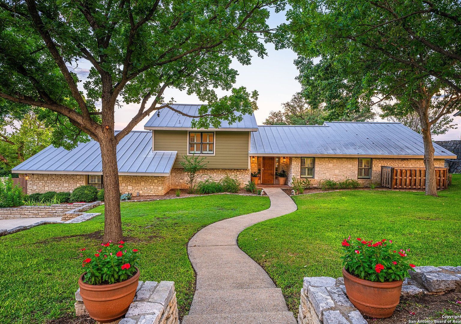 407 Spring Mill Dr Kerrville, TX 78028 - Thumbnail 4