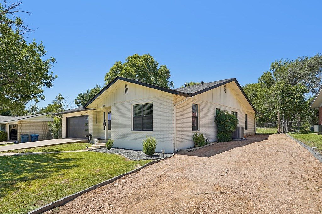 713 Galbraith Ave Kerrville, TX 78028 - Thumbnail 4