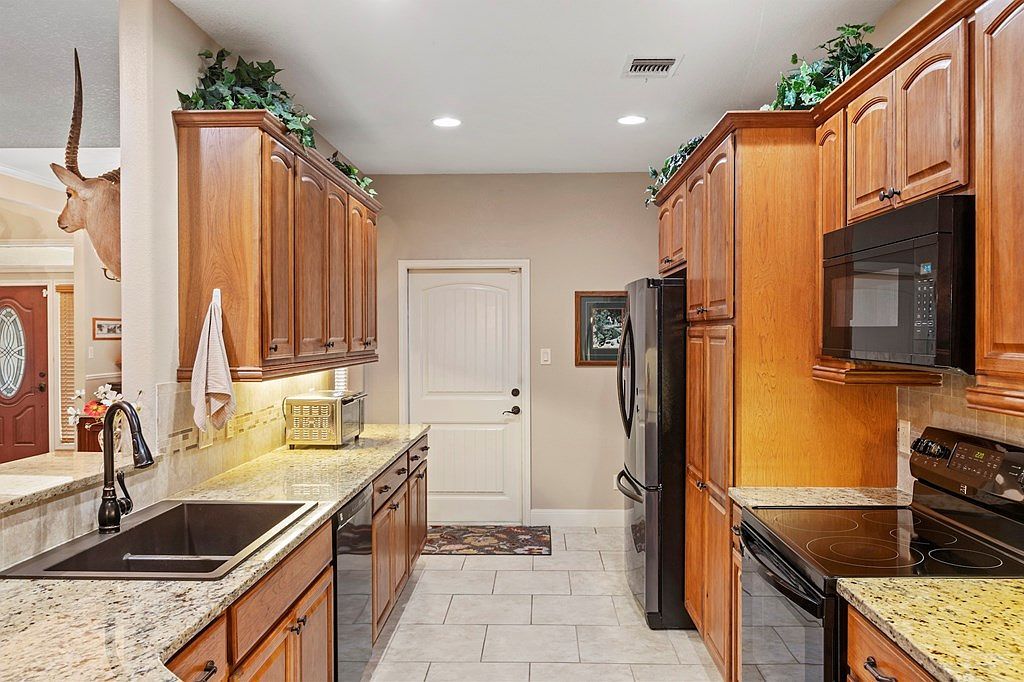 2158 Hedgestone Fredericksburg, TX 78624 - Thumbnail 4