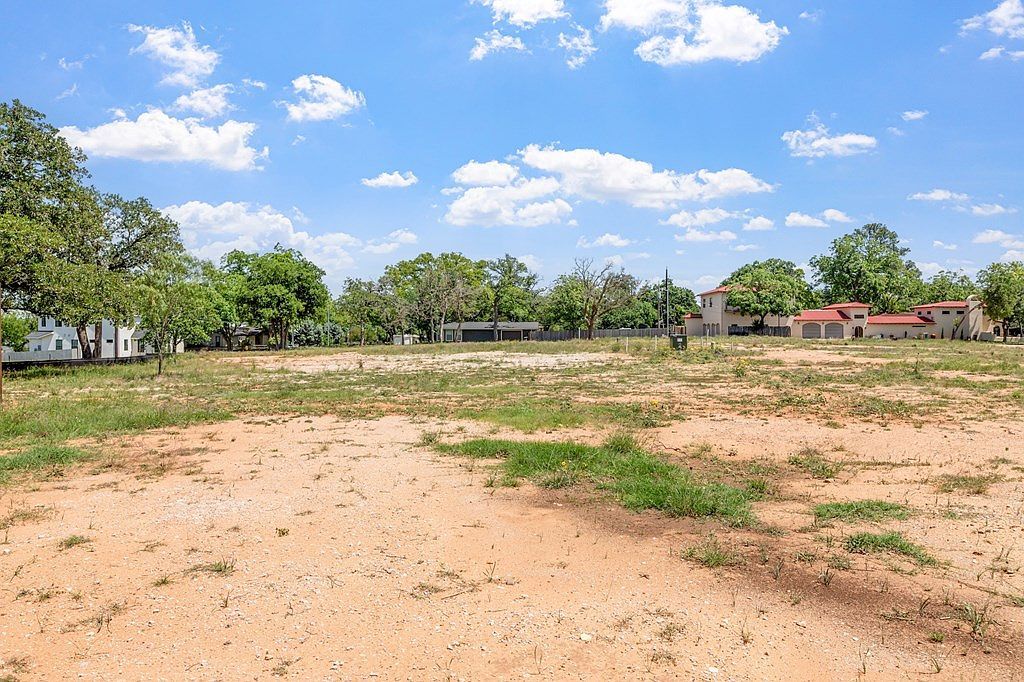 1009 W Travis St Fredericksburg, TX 78624  | Single Family