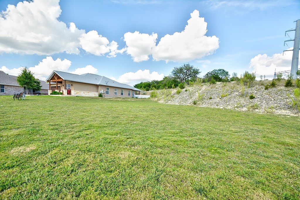 306 Vantage Cir Kerrville, TX 78028 - Thumbnail 4
