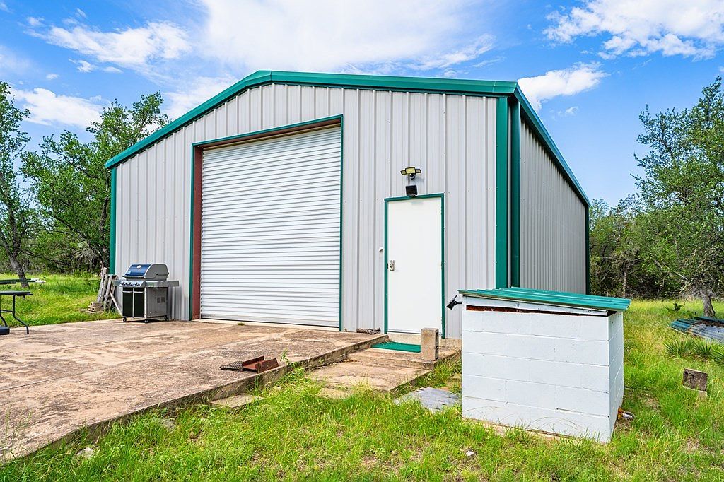 229 Lost Man Rd Mountain Home, TX 78058 - Thumbnail 4