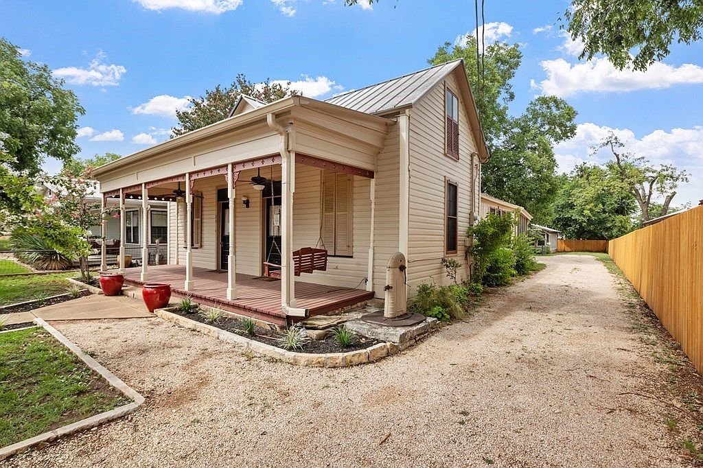 514 W Austin St Fredericksburg, TX 78624 - Thumbnail 4
