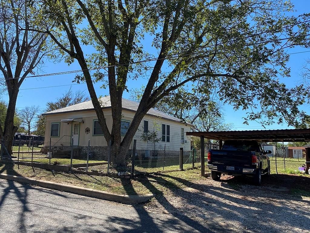 516 Silver Maple St Fredericksburg, TX 78624 - Thumbnail 4