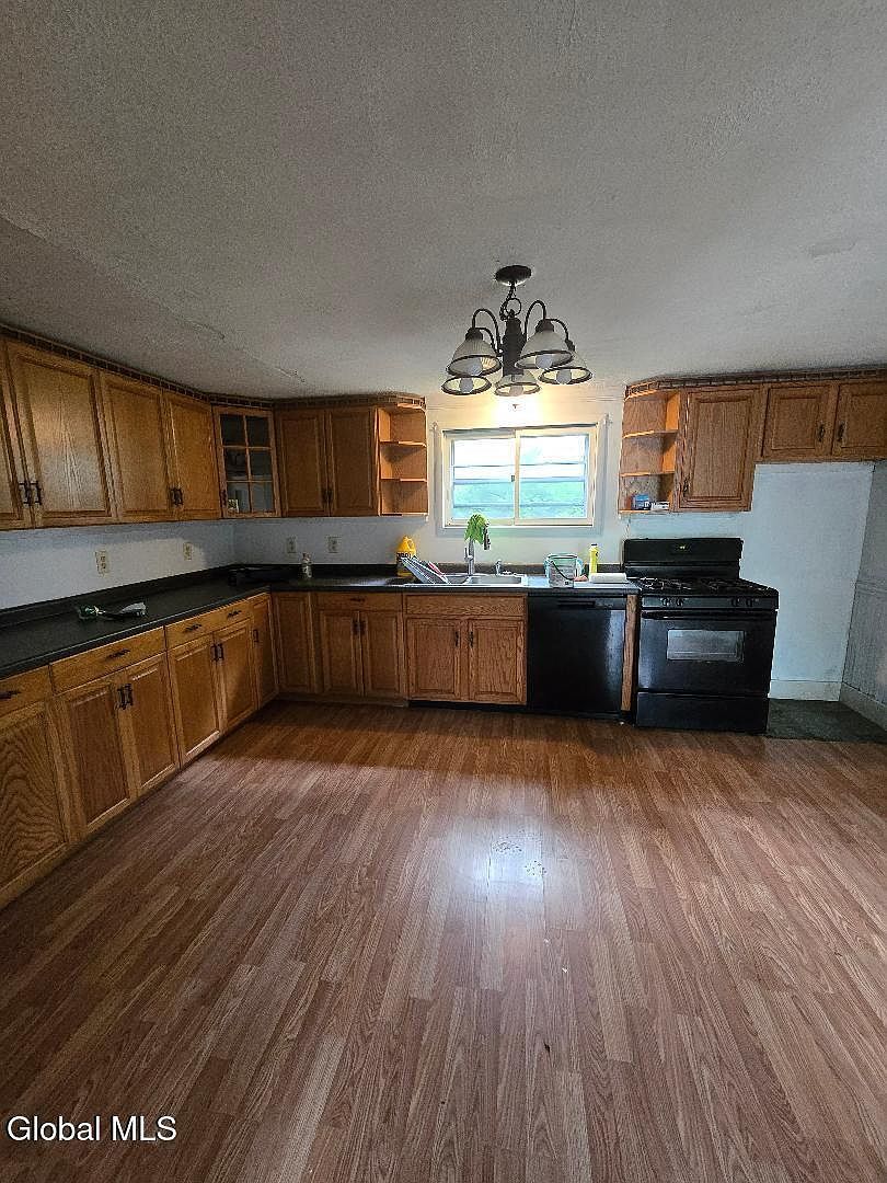 1 Cambridge Rd Greenwich, NY 12834 - Thumbnail 4