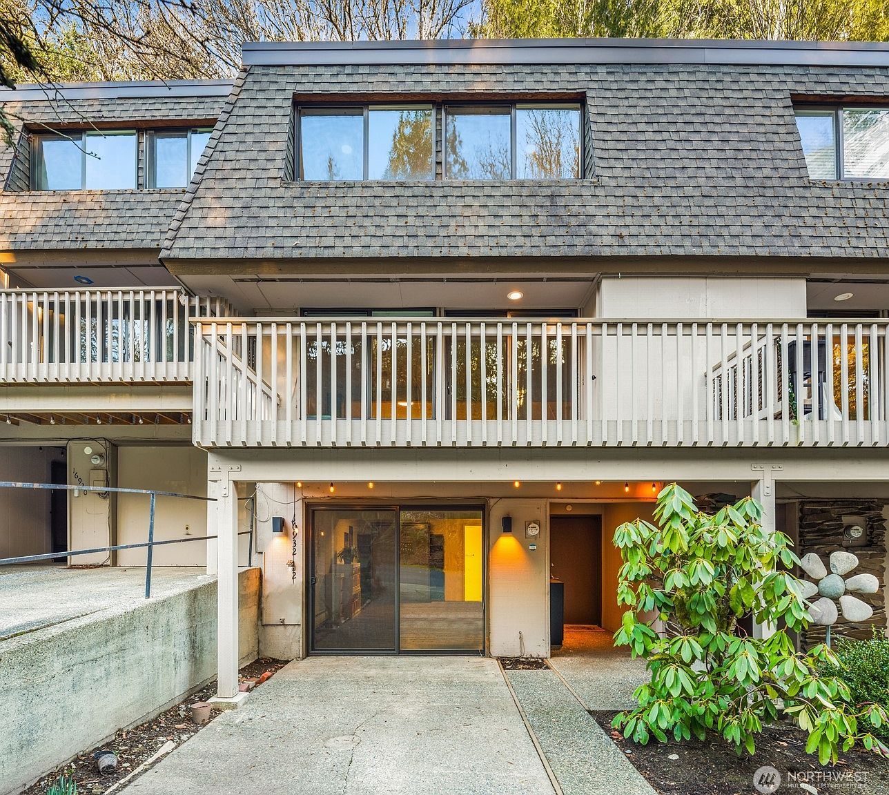 16932 NE 2nd Pl Bellevue, WA 98008 - Thumbnail 4