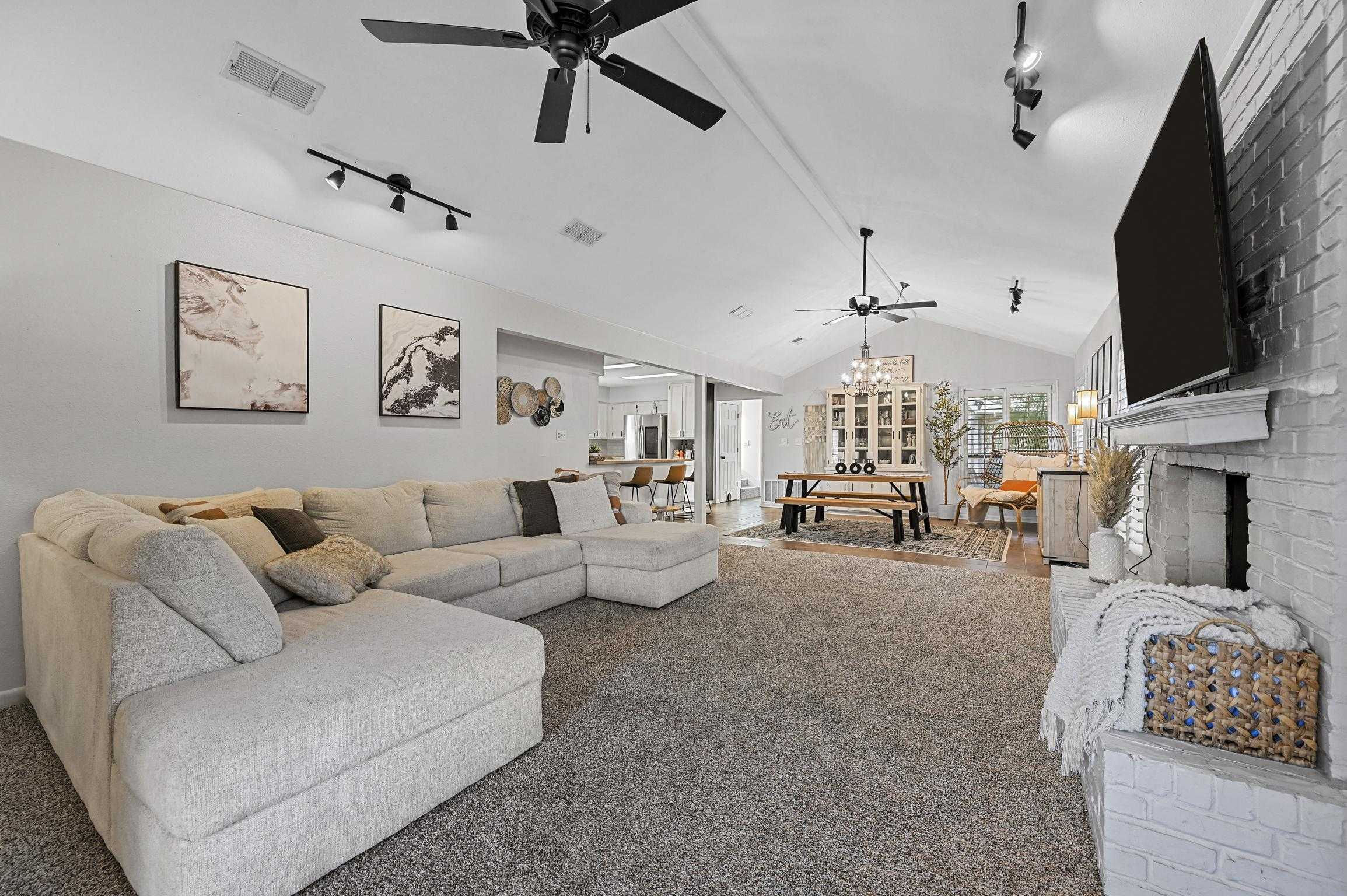 301 Tryall Drive, Runaway Bay, TX, USA, 76426 - Thumbnail 4