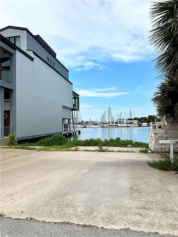 7690 & 7700 Breakwater Dr New Orleans, LA 70124 - Thumbnail 4