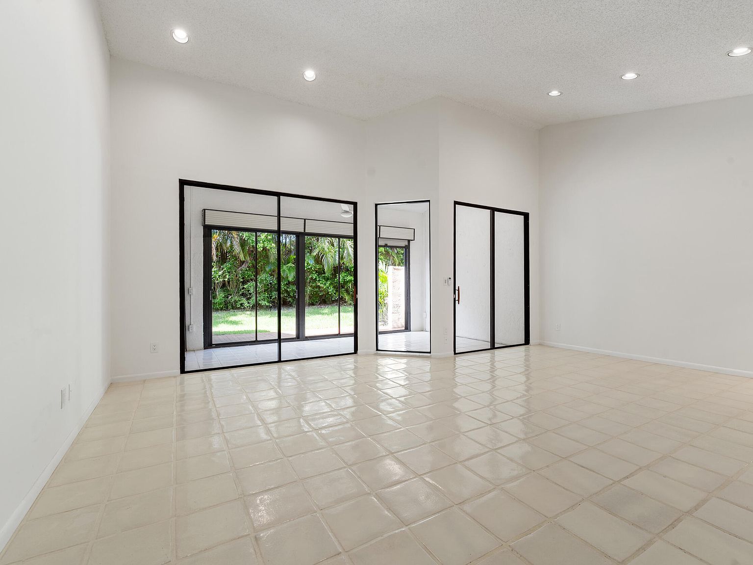 7219 Le Chalet Blvd Boynton Beach, FL 33472 - Thumbnail 4