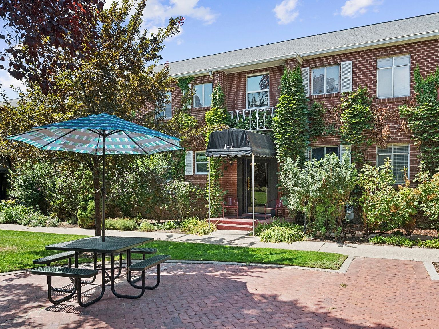 450 E 100 S APT 4 Salt Lake City, UT 84111 - Thumbnail 4