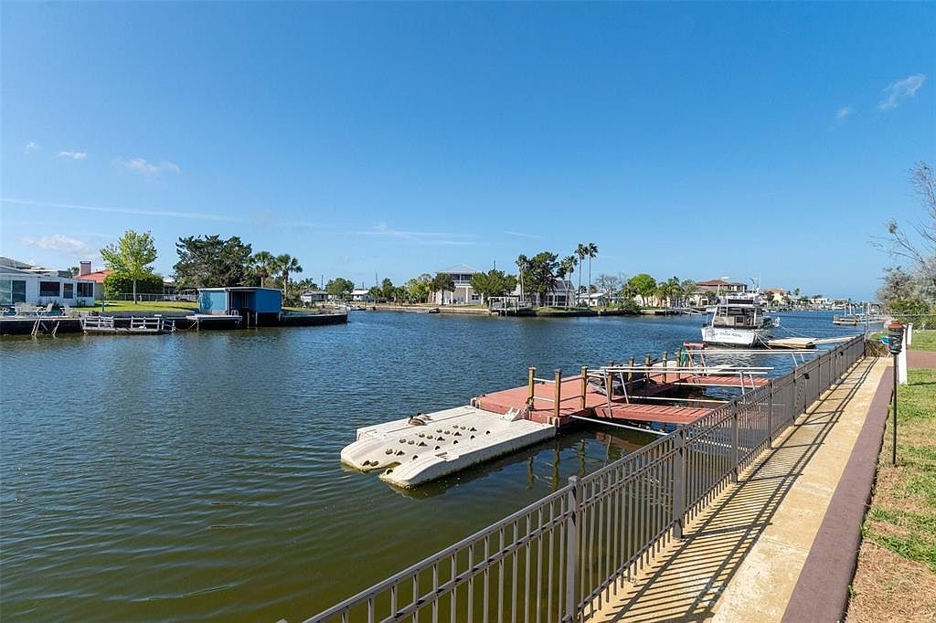 4964 Cedarbrook Ln Hernando Beach, FL 34607 - Thumbnail 4