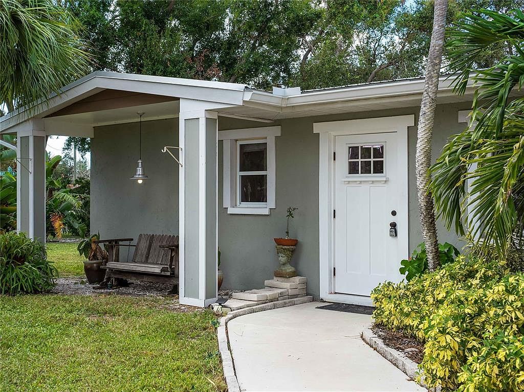 32 Bay Ave Osprey, FL 34229 - Thumbnail 4