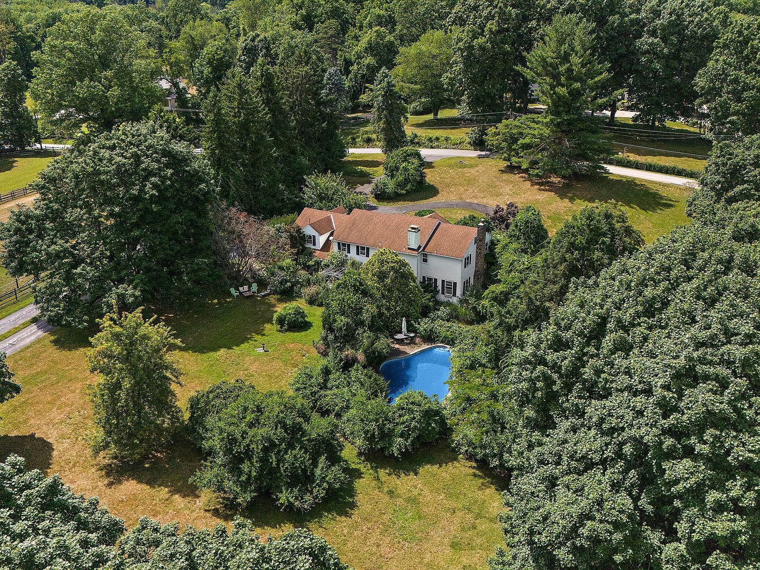 121 Davis Rd Malvern, PA 19355 - Thumbnail 4