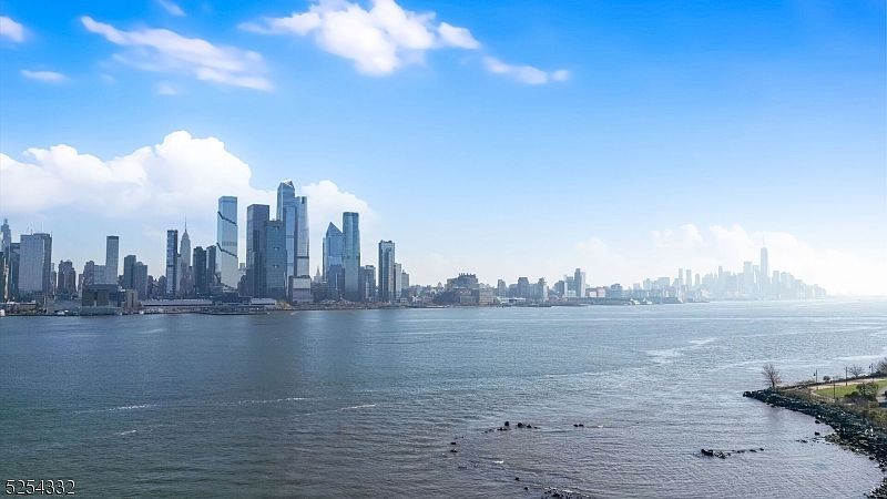 150 Henley Pl APT 404 Gardens, NJ 07086 - Thumbnail 4