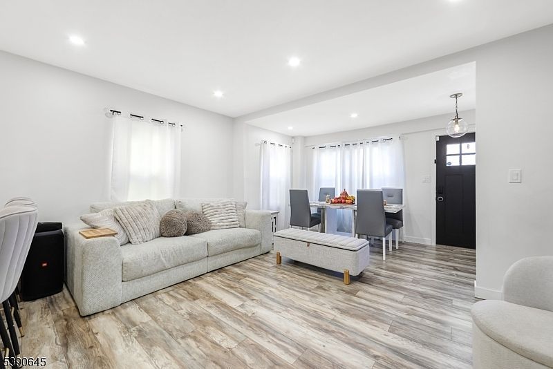 170 Clinton Pl Newark, NJ 07112 - Thumbnail 4