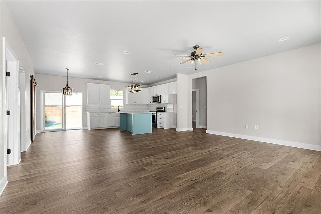 412 Persimmon St Bastrop, TX 78602 - Thumbnail 4