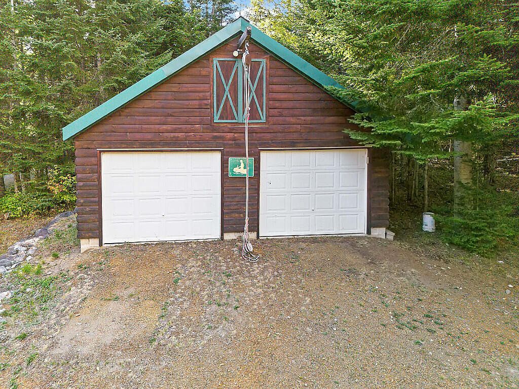11 Woods Rd Rangeley, ME 04970 - Thumbnail 4