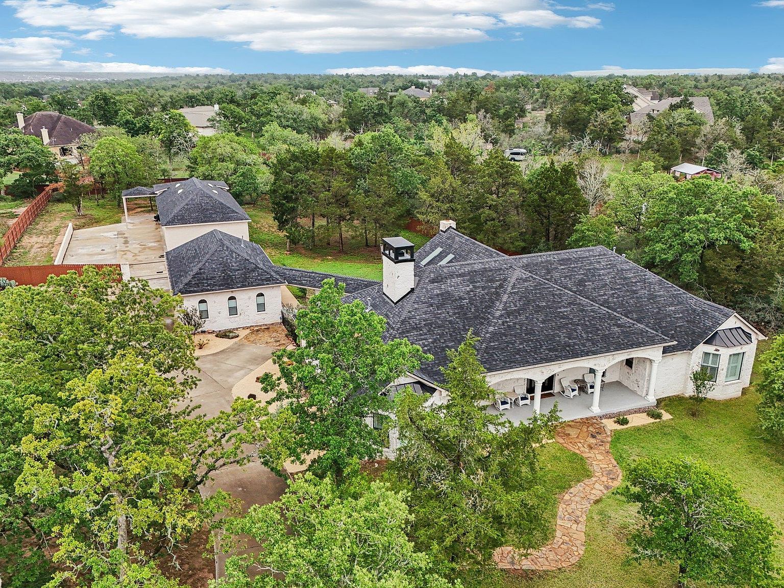 125 Carriage Ct Bastrop, TX 78602 - Thumbnail 4
