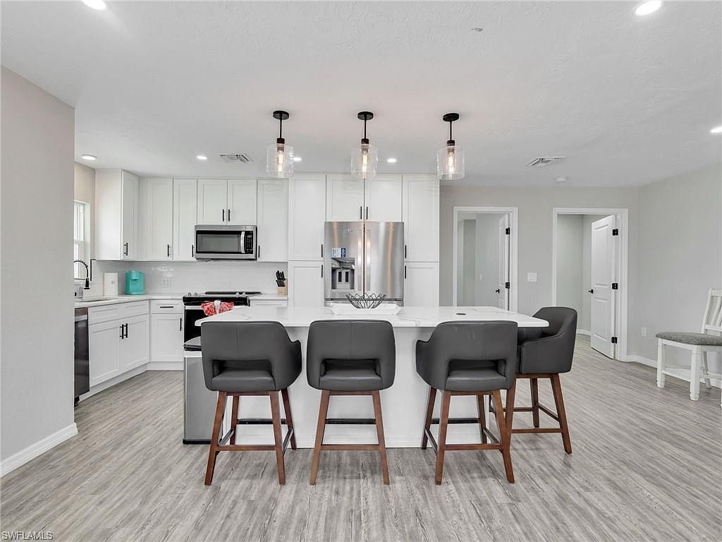 195 Hibiscus Dr Fort Myers Beach, FL 33931 - Thumbnail 4