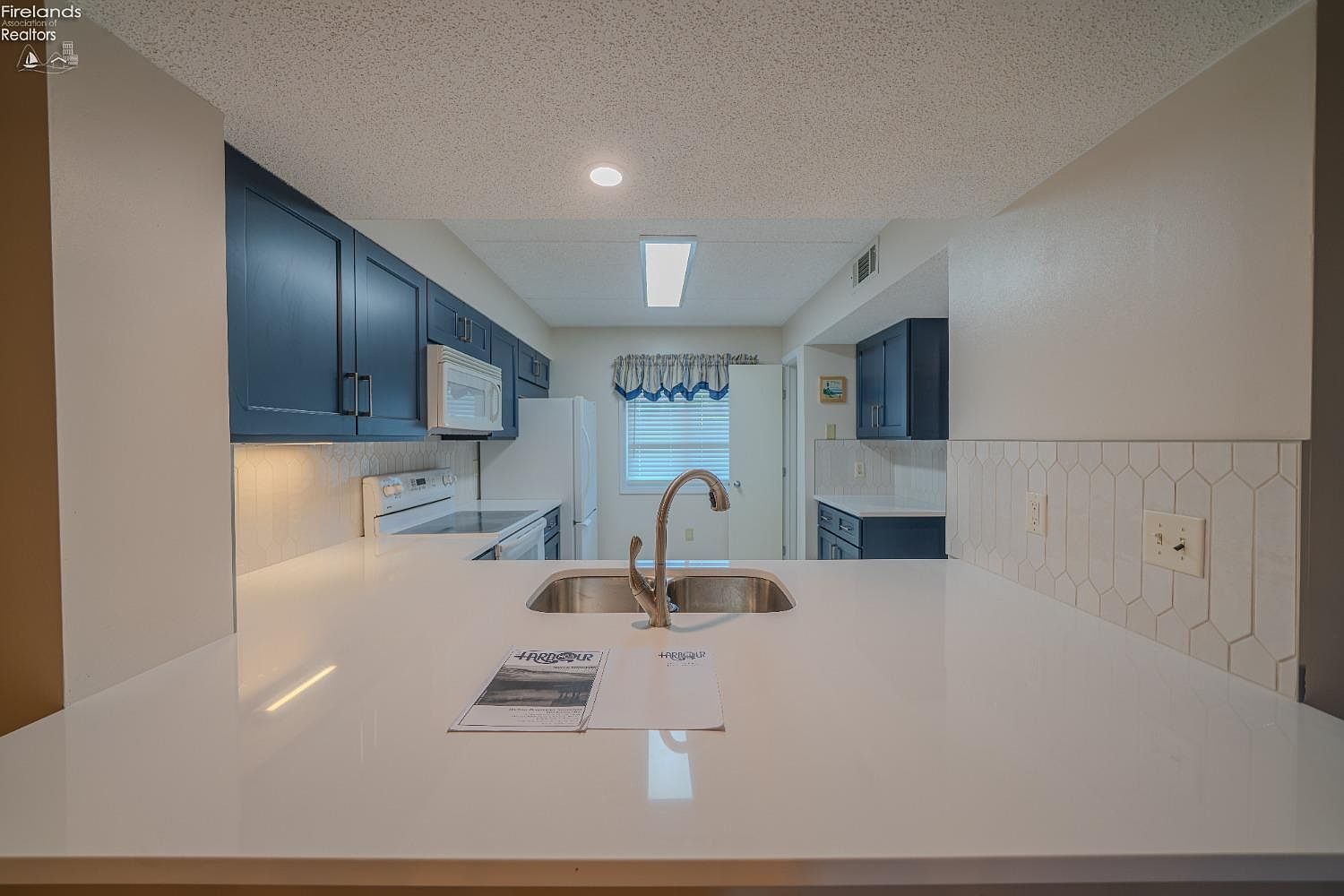 32 Marina Point Dr Sandusky, OH 44870 - Thumbnail 4