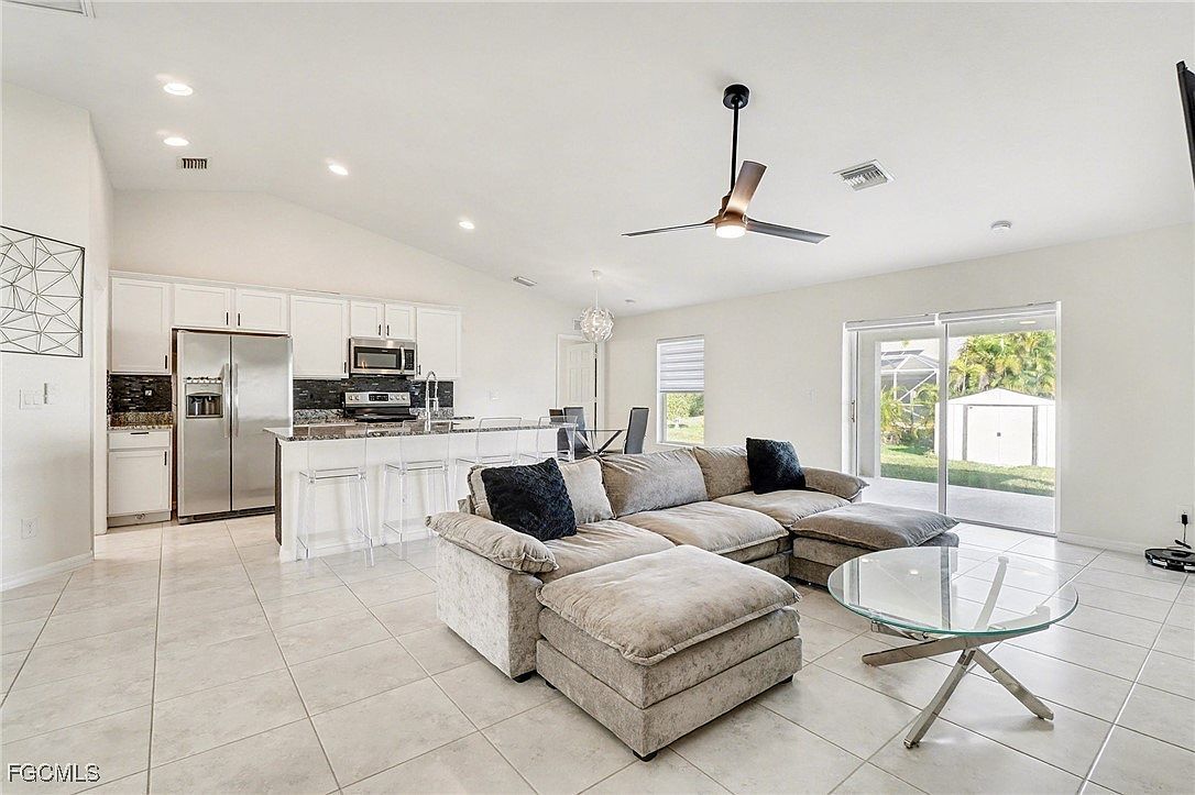 2219 NW 5th St Cape Coral, FL 33993 - Thumbnail 4