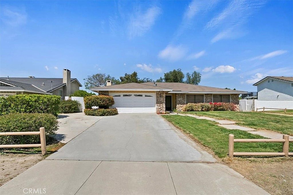 2386 Hialeah Cir Norco, CA 92860 - Thumbnail 4