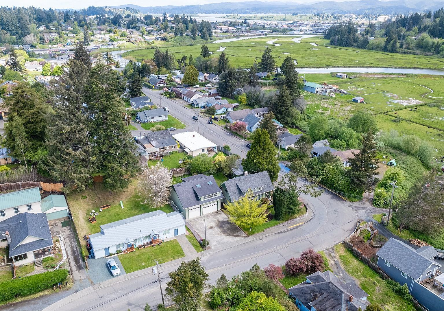 1881 Southwest Blvd Coos Bay, OR 97420 - Thumbnail 4