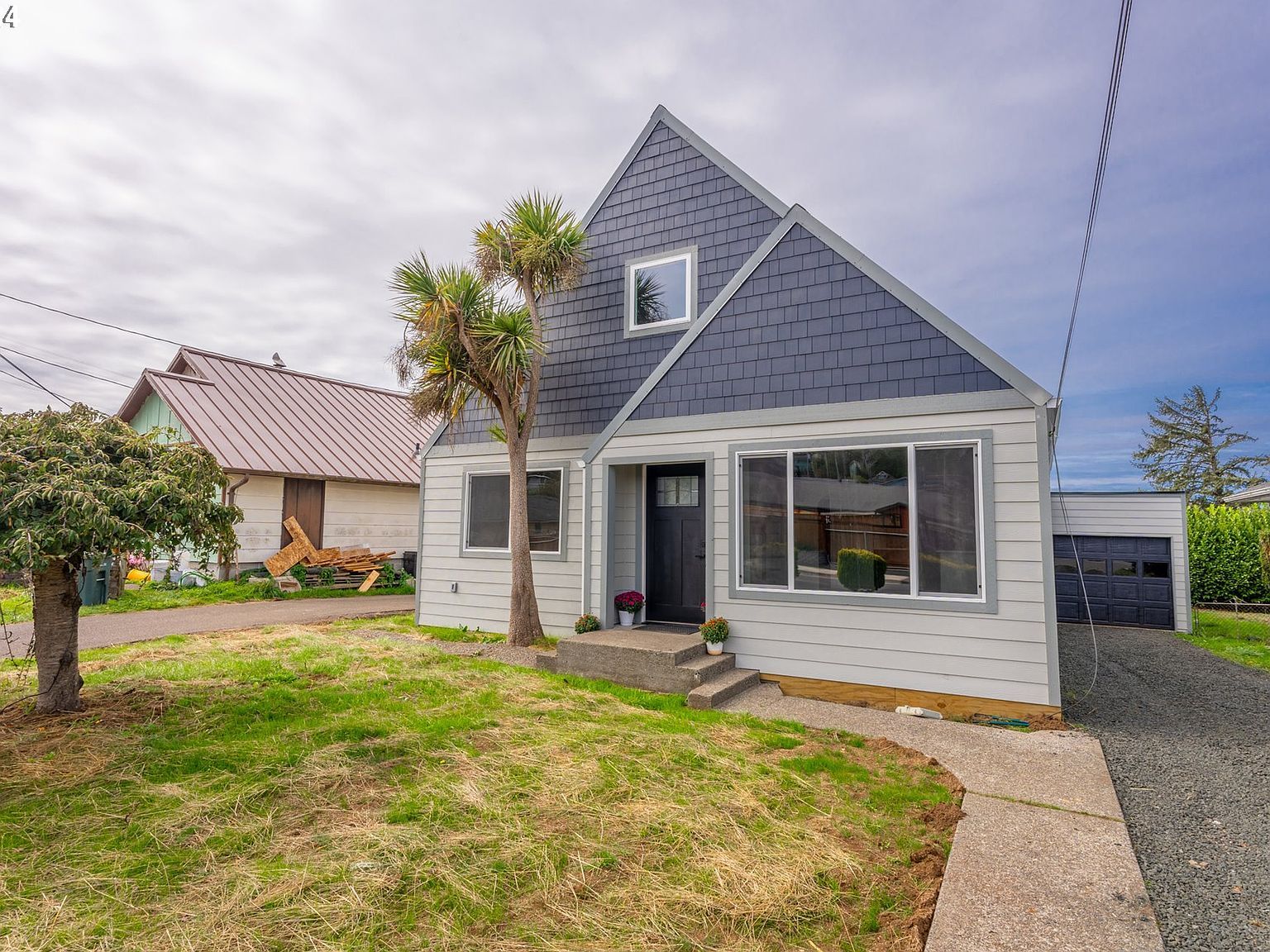 2072 Harrison St North Bend, OR 97459 - Thumbnail 4