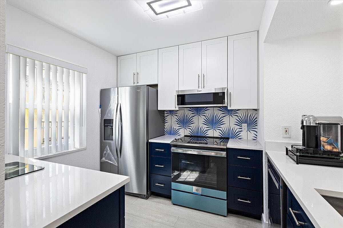 1105 Lake Shore Dr APT 202 Lake Park, FL 33403 - Thumbnail 4