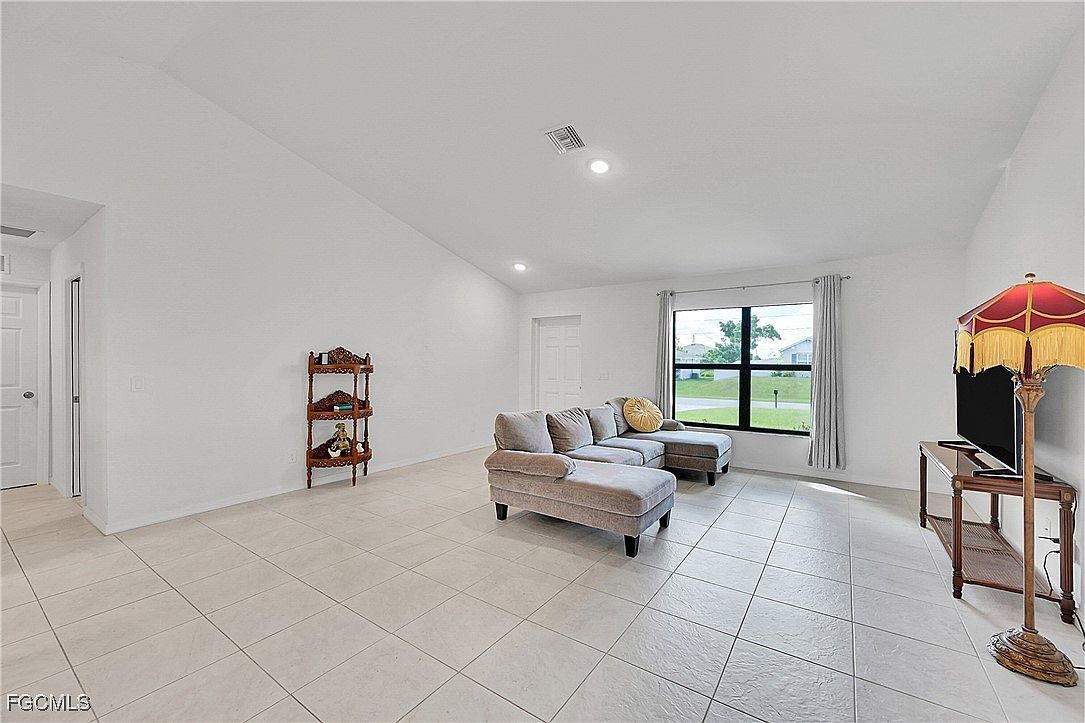 217 NE 20th Terrace Cpe Coral, FL 33909 - Thumbnail 4