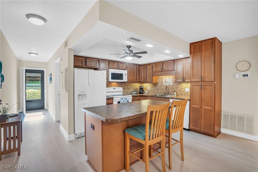 13663 McGregor Village Dr APT 18 Fort Myers, FL 33919 - Thumbnail 4