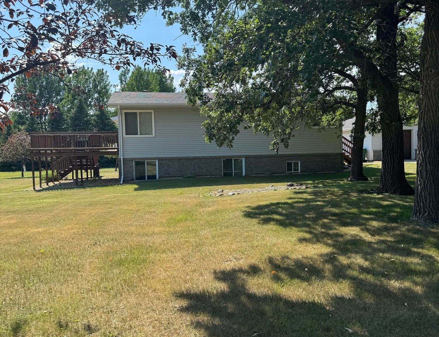 2435 12th Ave SW Devils Lake, ND 58301 - Thumbnail 4